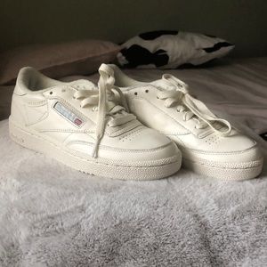 Reebok’s Classic club C 85 SIZE 4